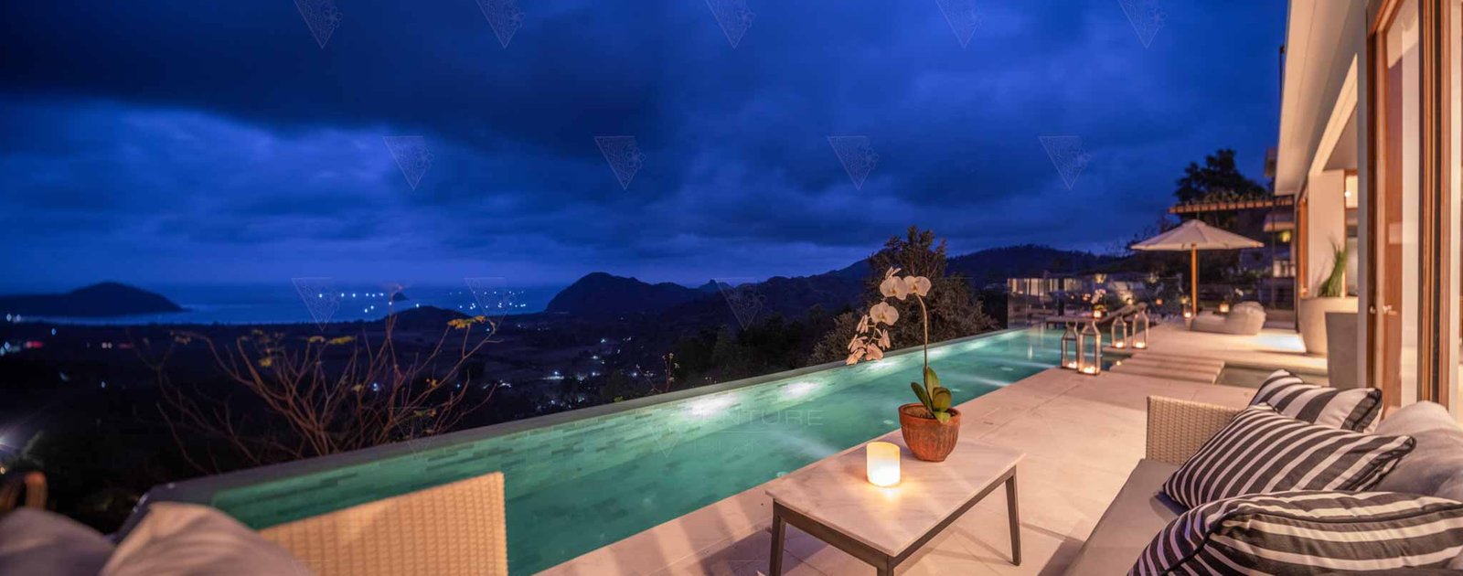 EH - Selong Selo - 2 bedroom - Villa at night